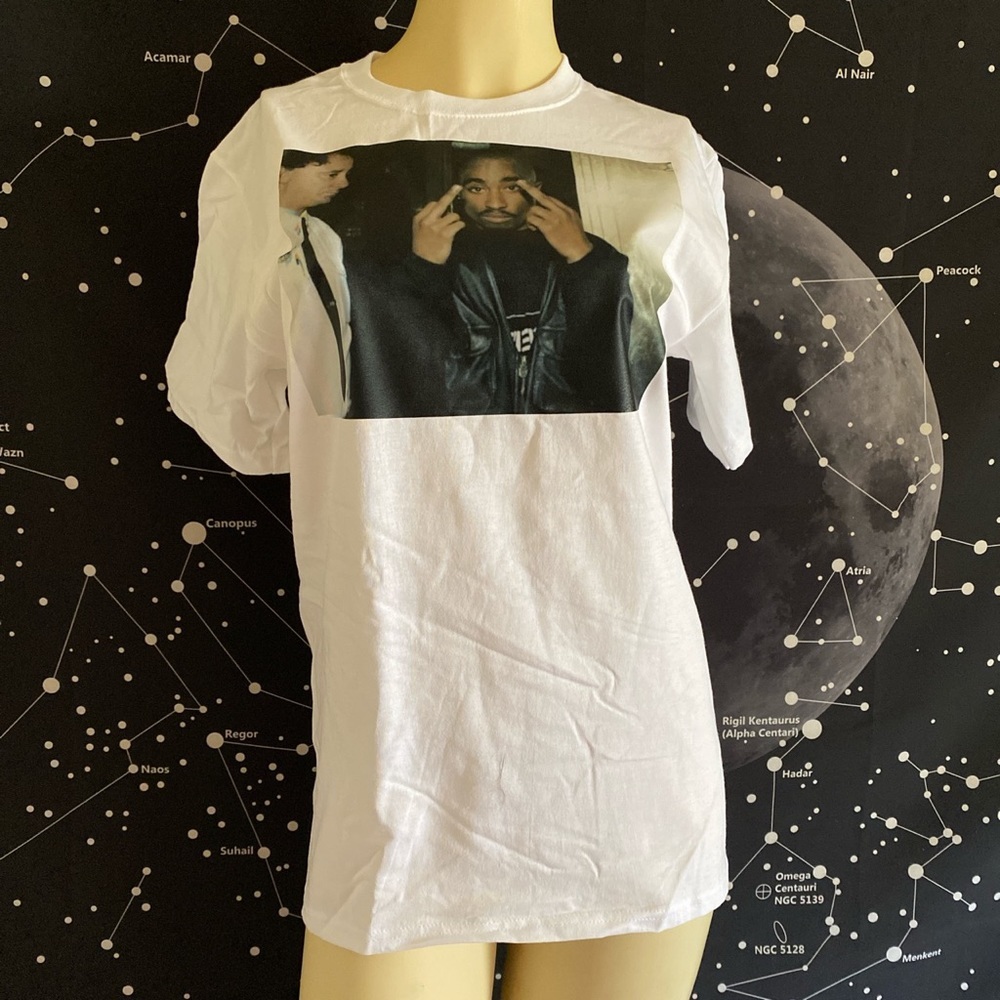 Tupac graphic tee. 🖤